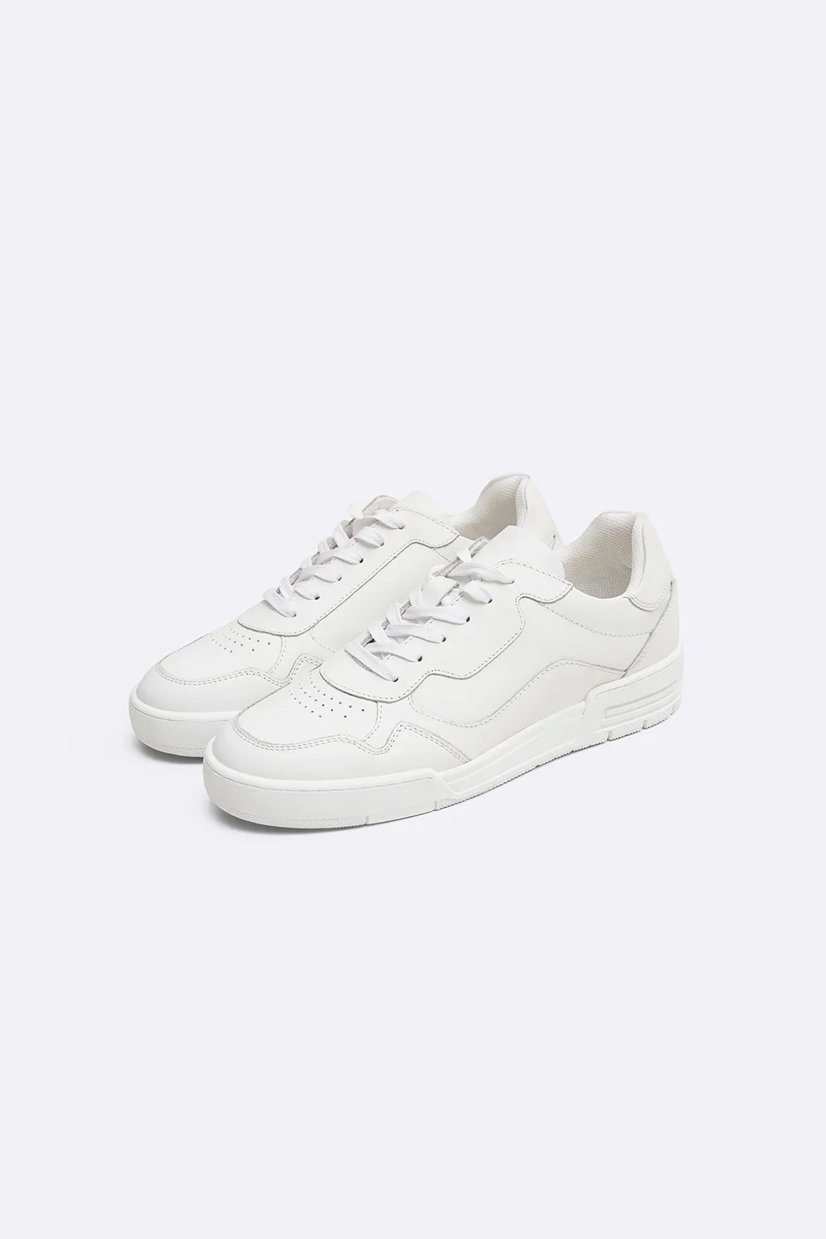 ALL WHITE LEATHER SNEAKERS