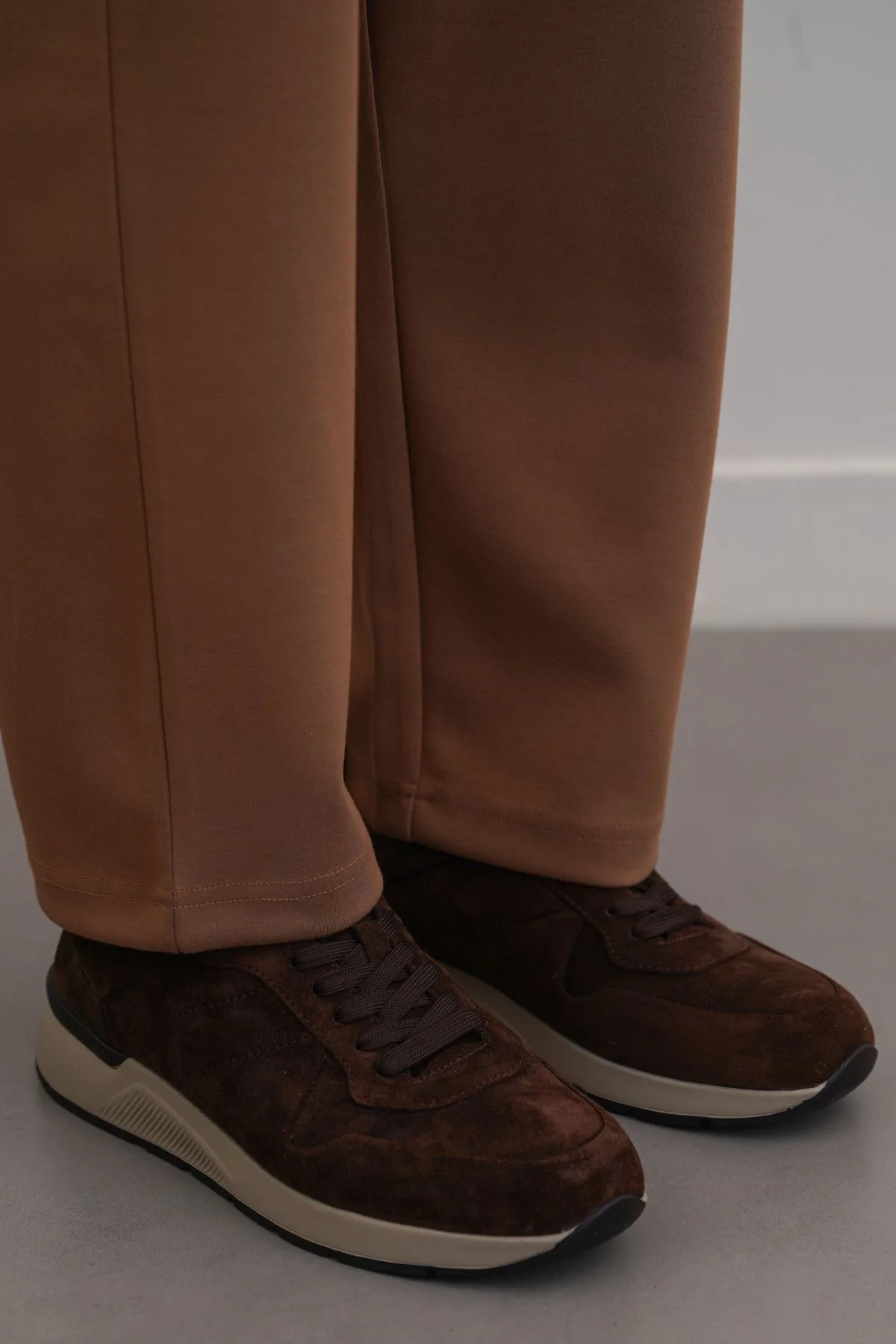 LACE-UP LEATHER SNEAKERS